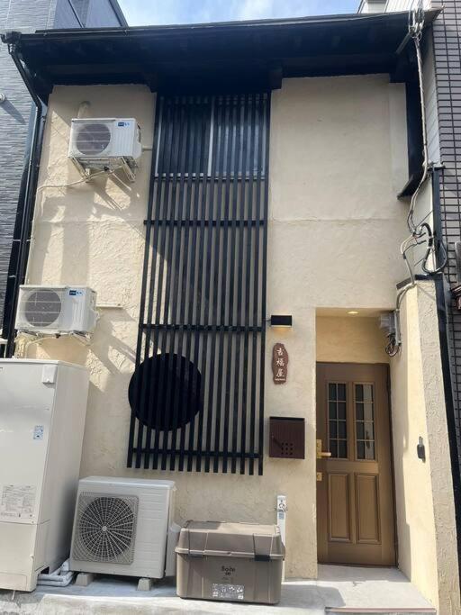 Villa 吉福屋/机场直达/3分步行地铁jr/14分usj/心斋桥/難波 à Ōsaka Extérieur photo