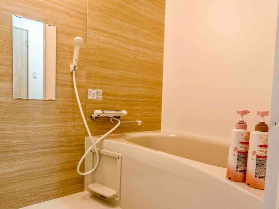 Villa 吉福屋/机场直达/3分步行地铁jr/14分usj/心斋桥/難波 à Ōsaka Extérieur photo